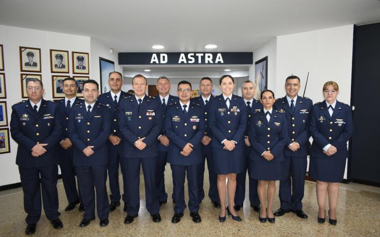 Culmina el Curso de Ascenso para los Profesionales Oficiales de Reserva de la FAC