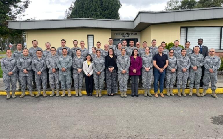 Fortalecidas competencias lingüísticas en el personal militar de la Fuerza Aeroespacial Colombiana