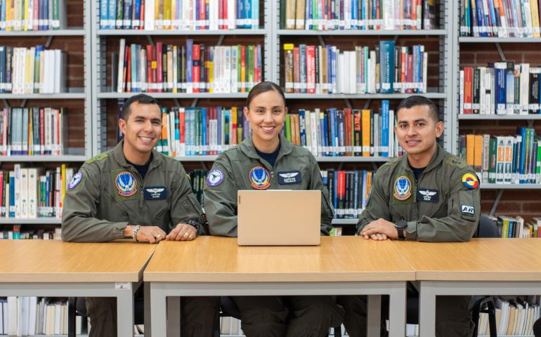 Escuela de Postgrados FAC: 65 años de capacitación militar y aeronáutica