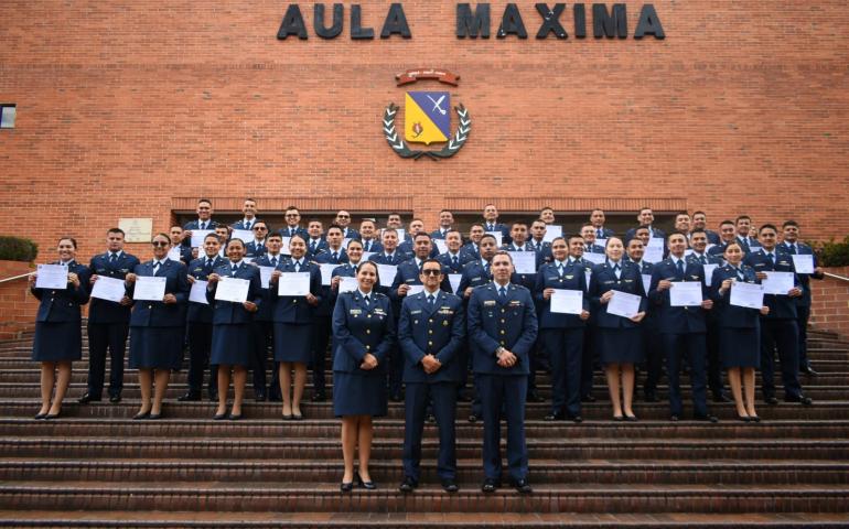 48 oficiales culminan su proceso de capacitación en la EPFAC