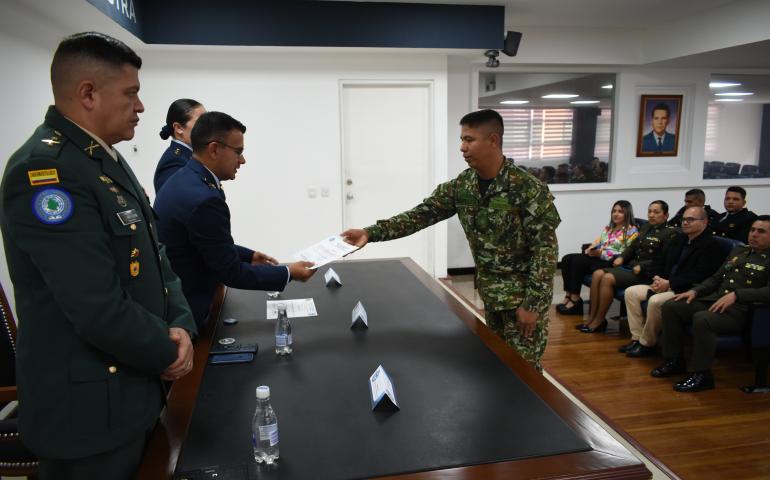 Personal militar fortalece sus capacidades en enseñanza en el idioma inglés