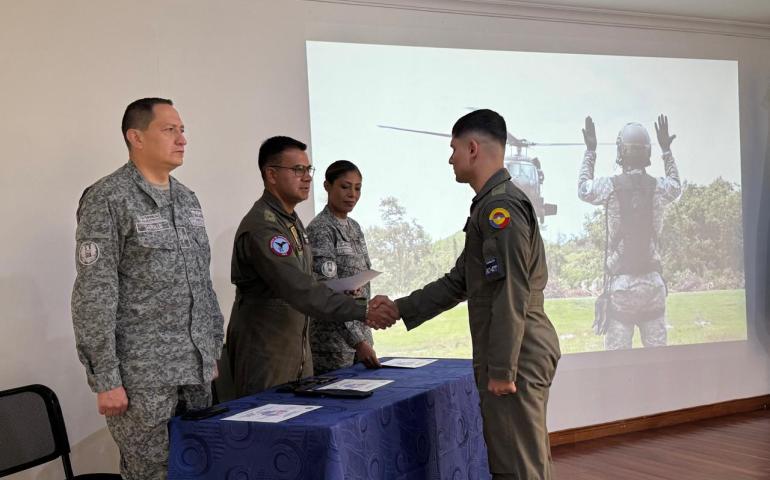 Competencias en inglés fortalecidas en personal de Subtenientes de la FAC