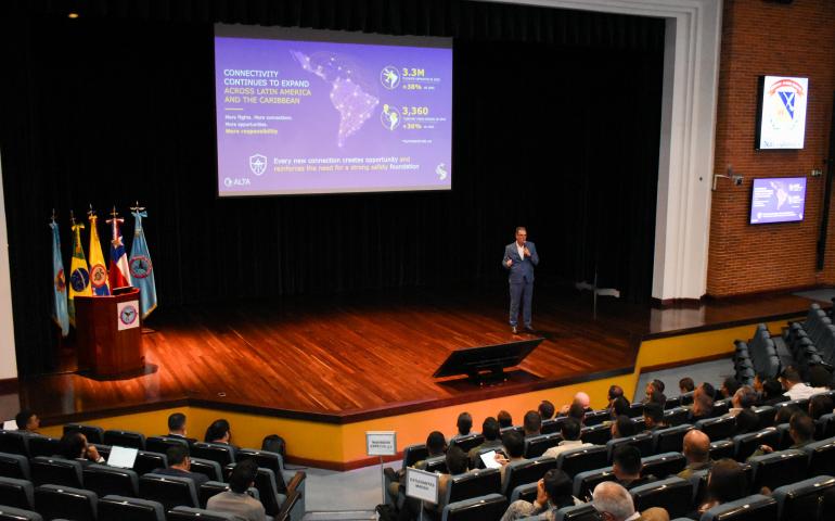 Liderazgo y cooperación: conocimiento global para la aviación