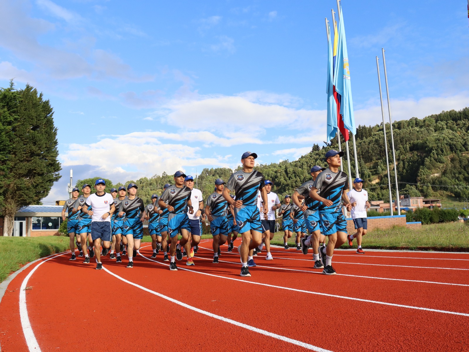 ESUFA inaugura moderna pista de atletismo para fortalecer la formación y el bienestar del personal ESUFA inaugura moderna pista de atletismo para fortalecer la formación y el bienestar del personal