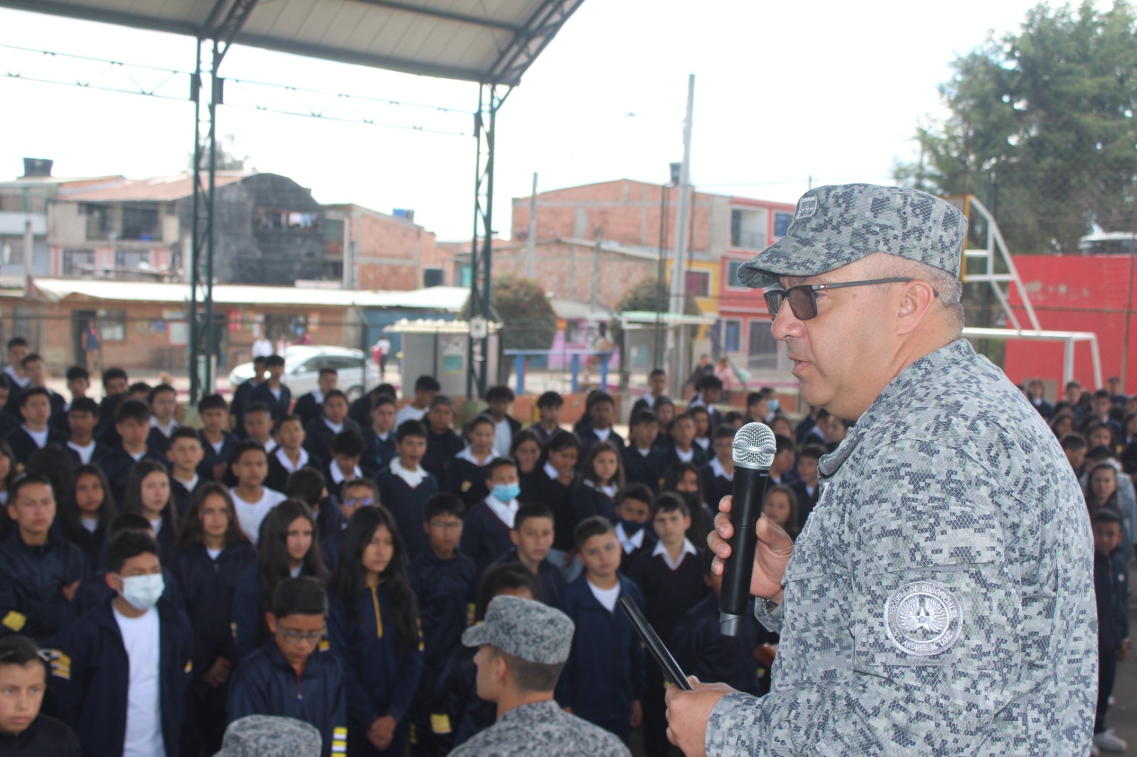 700 niños y jóvenes de la vereda El Rosal en Cundinamarca fueron beneficiados por la Fuerza Aérea