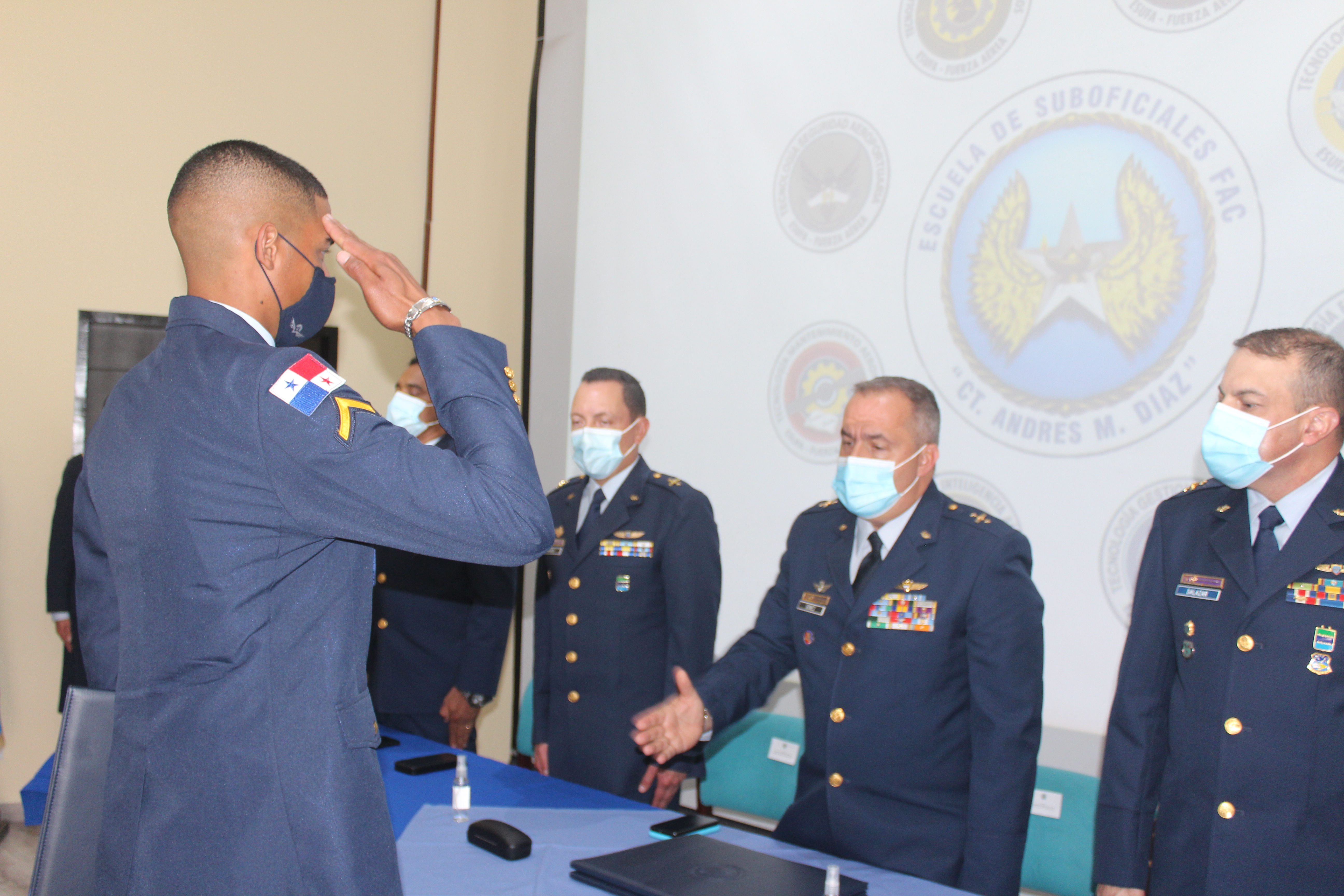 Militares extranjeros reciben título de tecnólogo, en la Escuela de Suboficiales de la Fuerza Aérea Colombiana