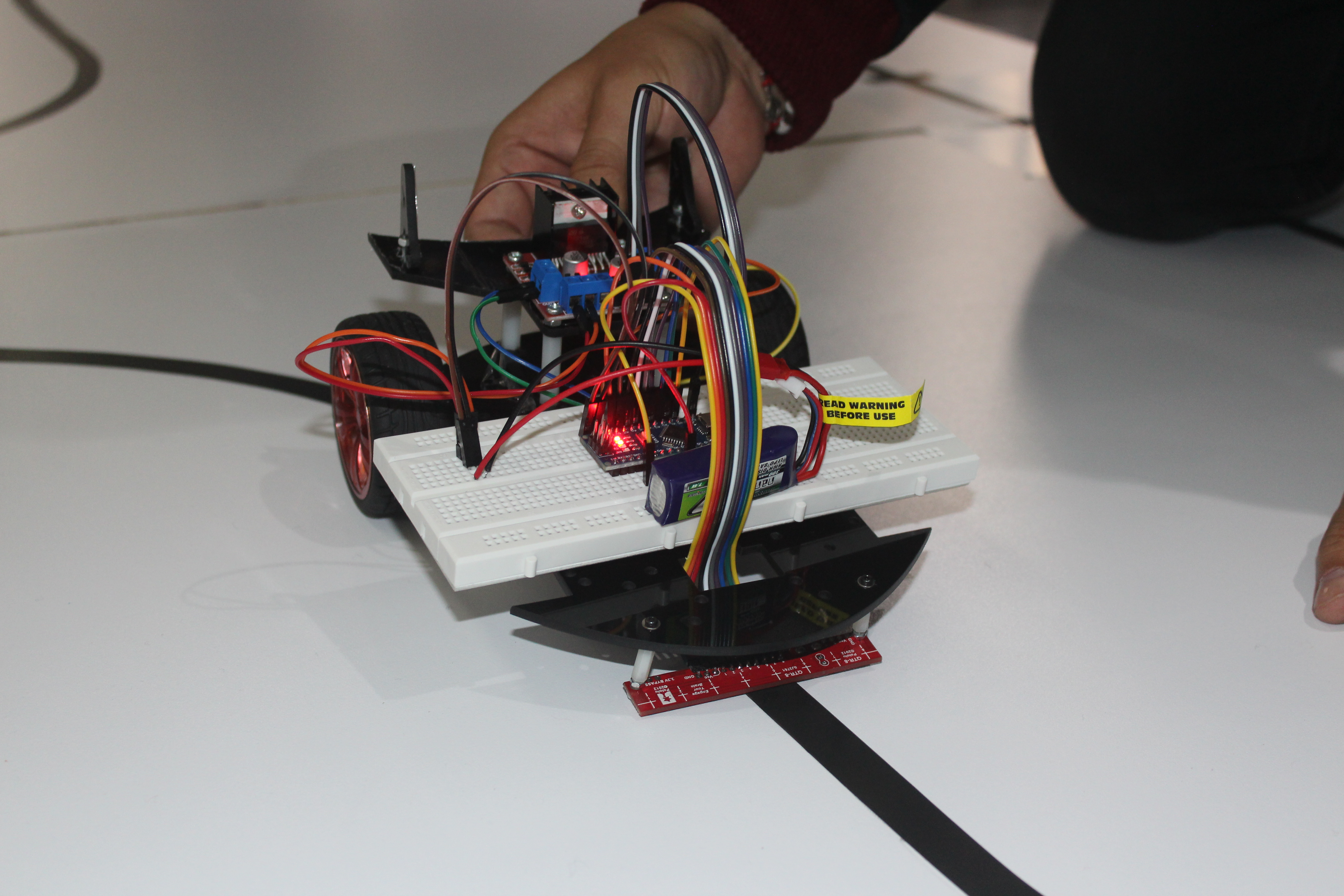 Primera competencia de robótica en la ESUFA