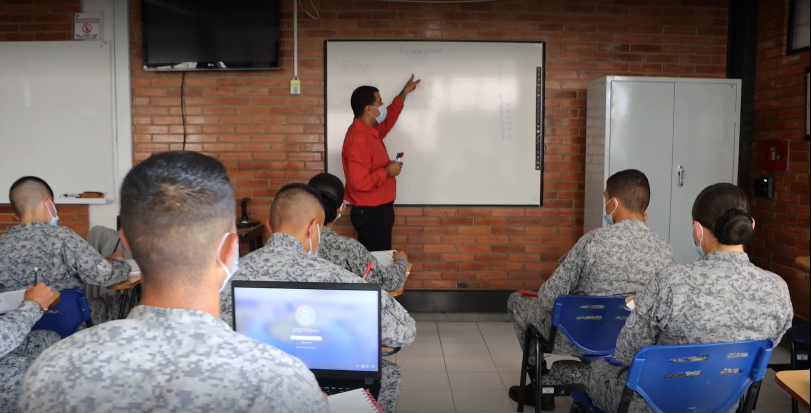 Civiles profesionales incorporados para fortalecer la formación académica de los Alumnos de la Escuela de Suboficiales de su Fuerza Aérea