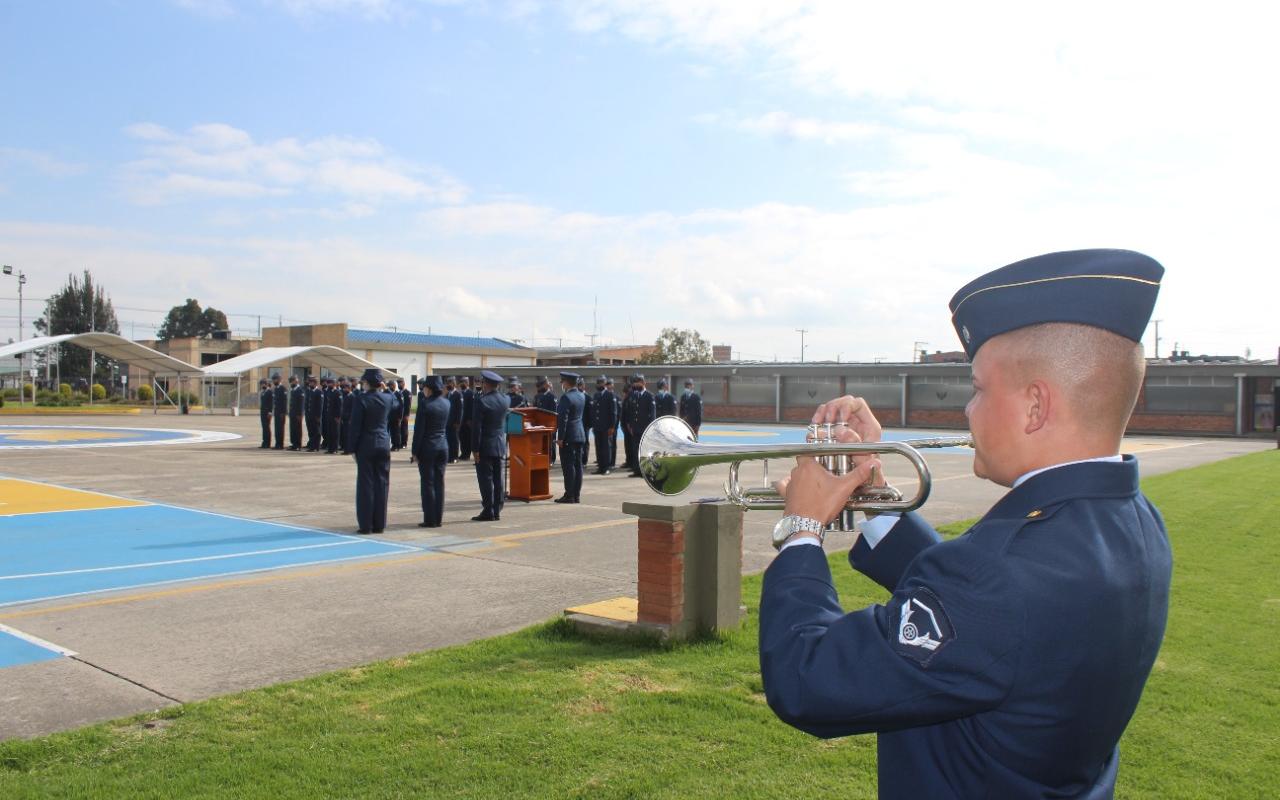 Su Fuerza Aérea conmemora el Día Nacional de la Memoria y Solidaridad con las Víctimas en la Sabana de Occidente