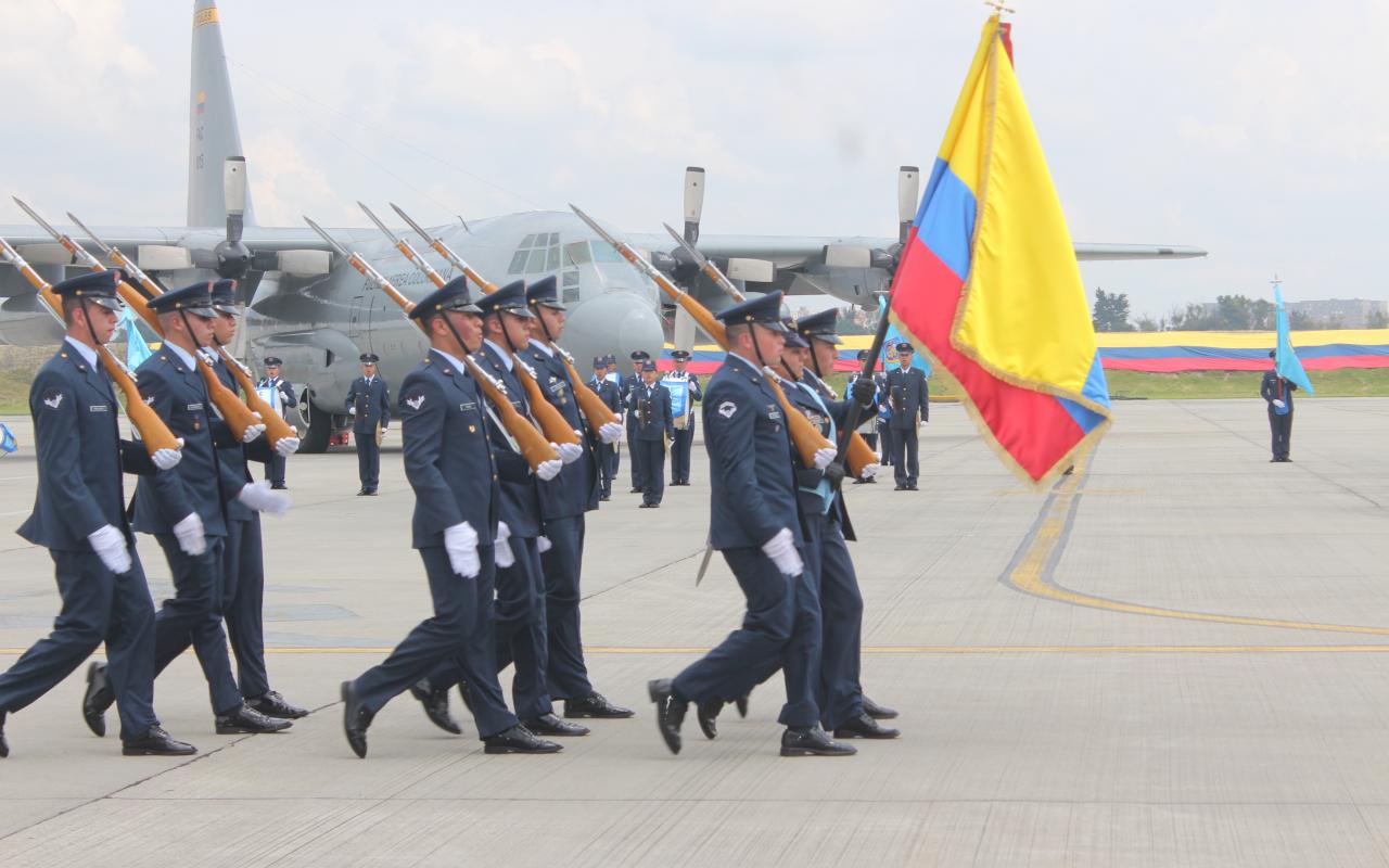 La Escuela de Suboficiales “CT. Andrés M. Díaz” engalanó la ceremonia militar por motivo de los 103 años de su Fuerza Aérea Colombiana