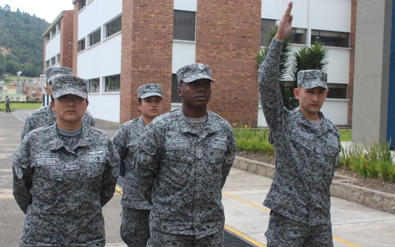 Oficiales y Suboficiales de la Fuerza Aérea se capacitan como Drill Instructor en la ESUFA