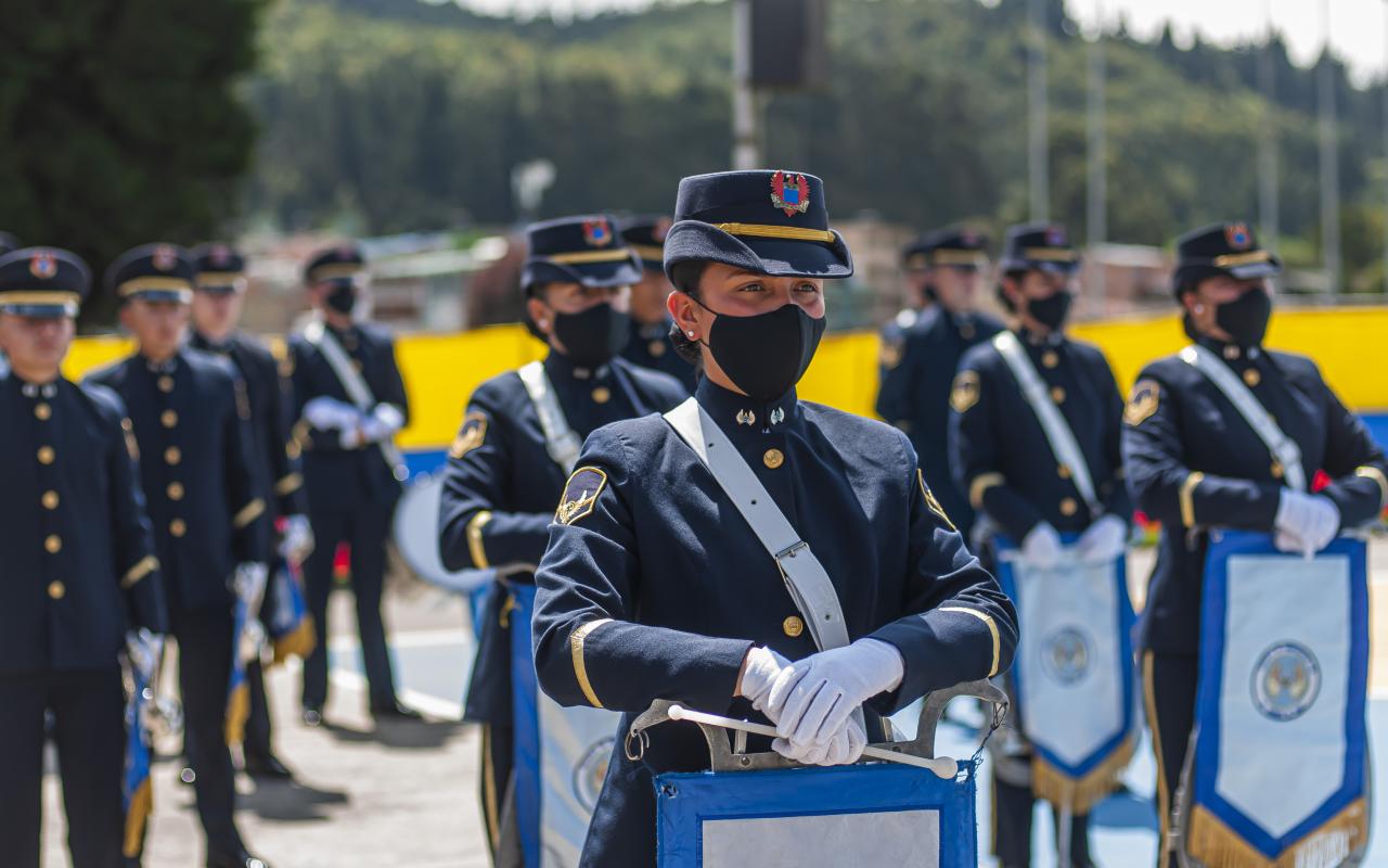 Ceremonia militar de ascenso y condecoraciones de un personal de su Fuerza Aérea