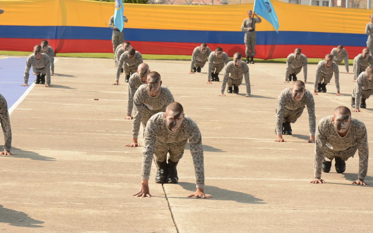 92 años formando los Suboficiales de su Fuerza Aérea Colombiana