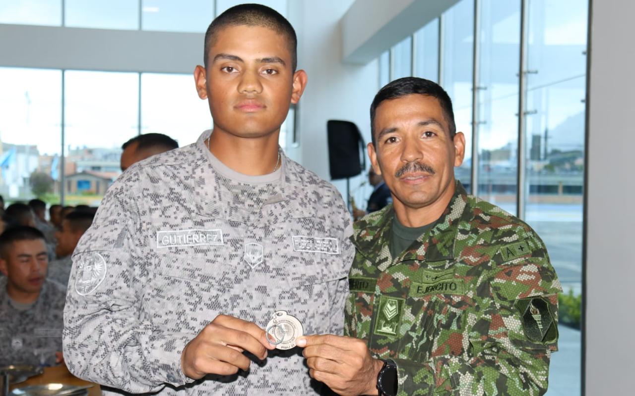 Suboficiales fortalecieron su liderazgo y conocimientos durante visita geoestratégica a la ESUFA