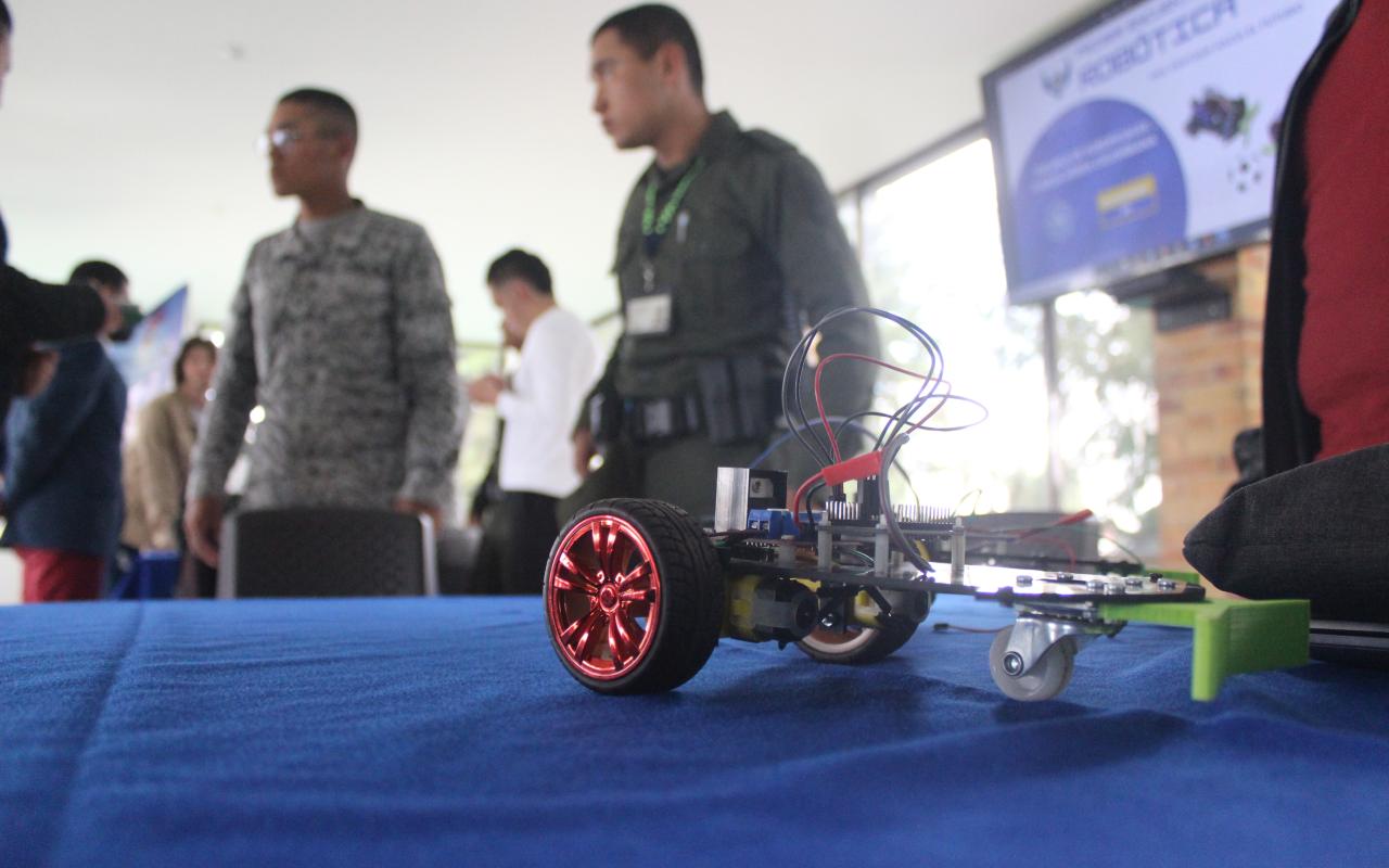 Primera competencia interinstitucional de robótica realizada en la ESUFA