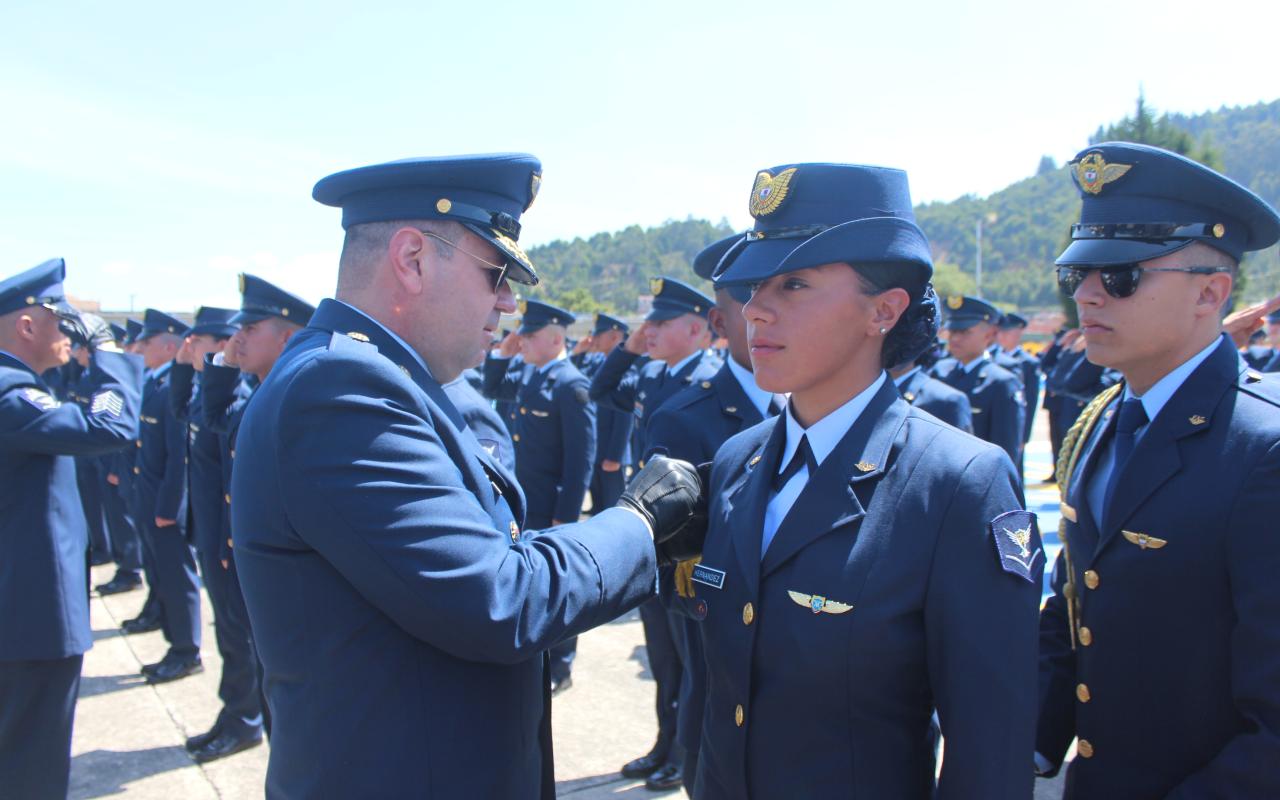 La Fuerza Aérea Colombiana le da la bienvenida a 213 Suboficiales que servirán al país