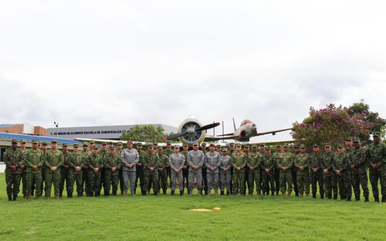 Suboficiales fortalecieron su liderazgo y conocimientos durante visita geoestratégica a la ESUFA
