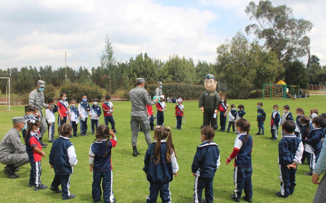 Con los brazos abiertos fue recibida la ESUFA por el colegio Gabriel Echavarría de Madrid-Cundinamarca