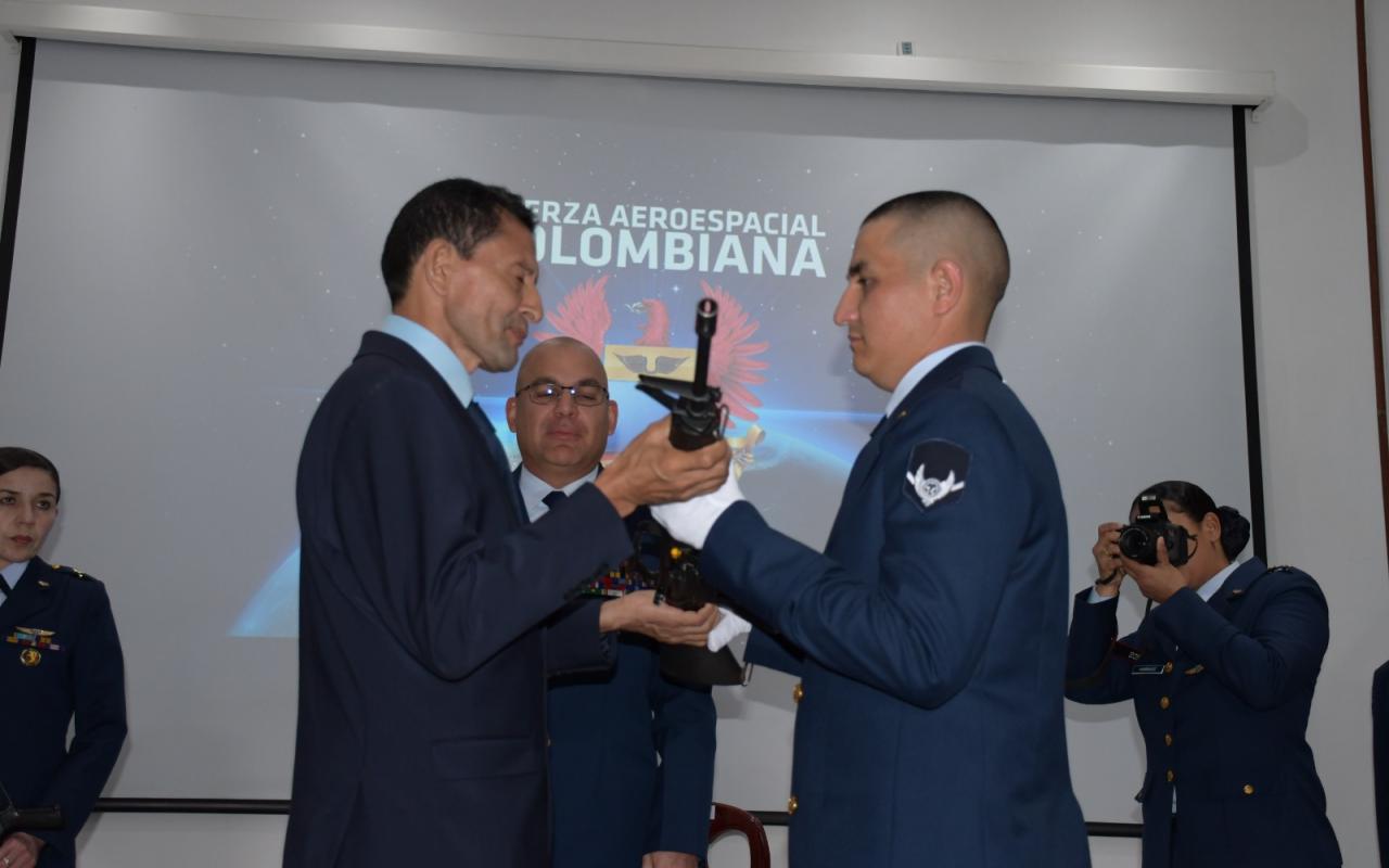 Futuros Suboficiales del Cuerpo Administrativo realizaron Juramento de Bandera