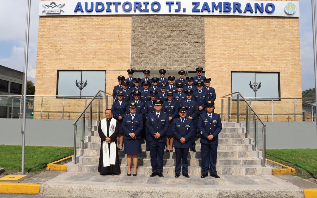 Nuevos instructores académicos fortalecen formación integral en la Fuerza Aeroespacial