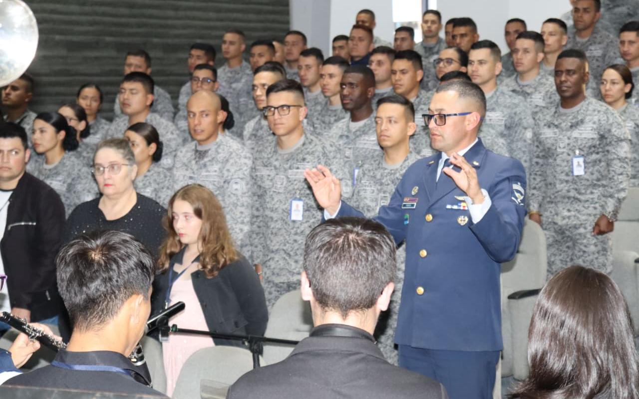 Músicos militares conmemoran su día con taller sinfónico inspirado en el tango 