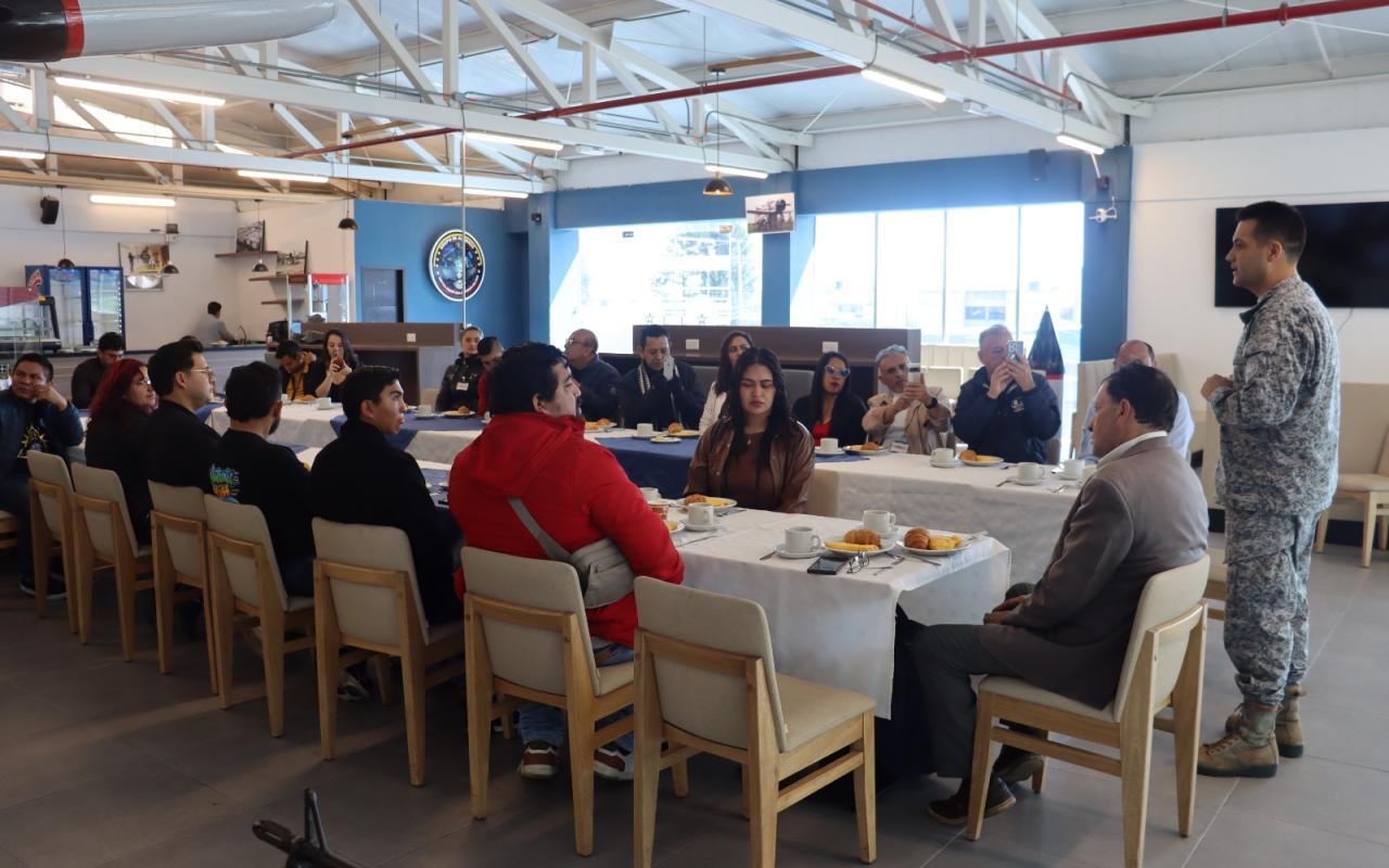 Periodistas de la Sabana de Occidente, conmemoraron su día con la Fuerza Aeroespacial