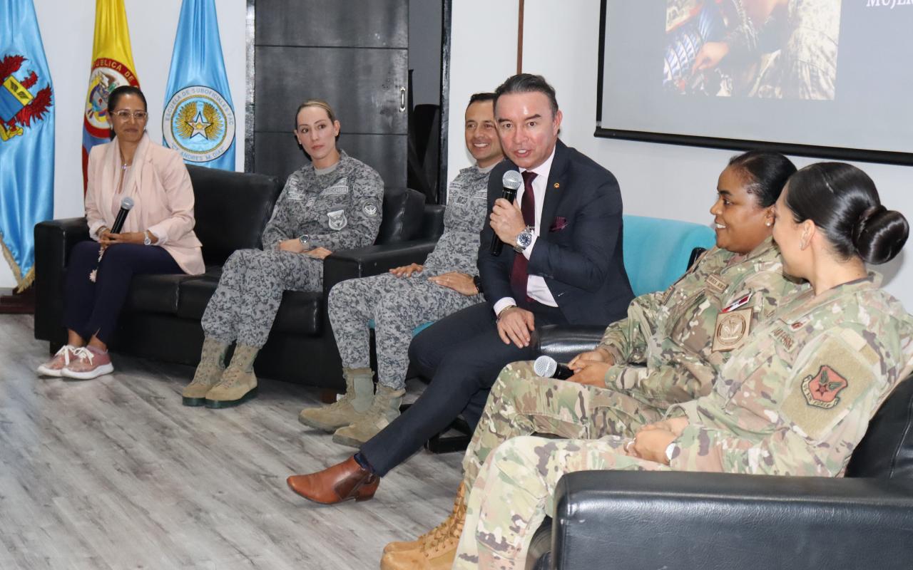 Mujer Militar: pilar de liderazgo y transformación en las Fuerzas Armadas
