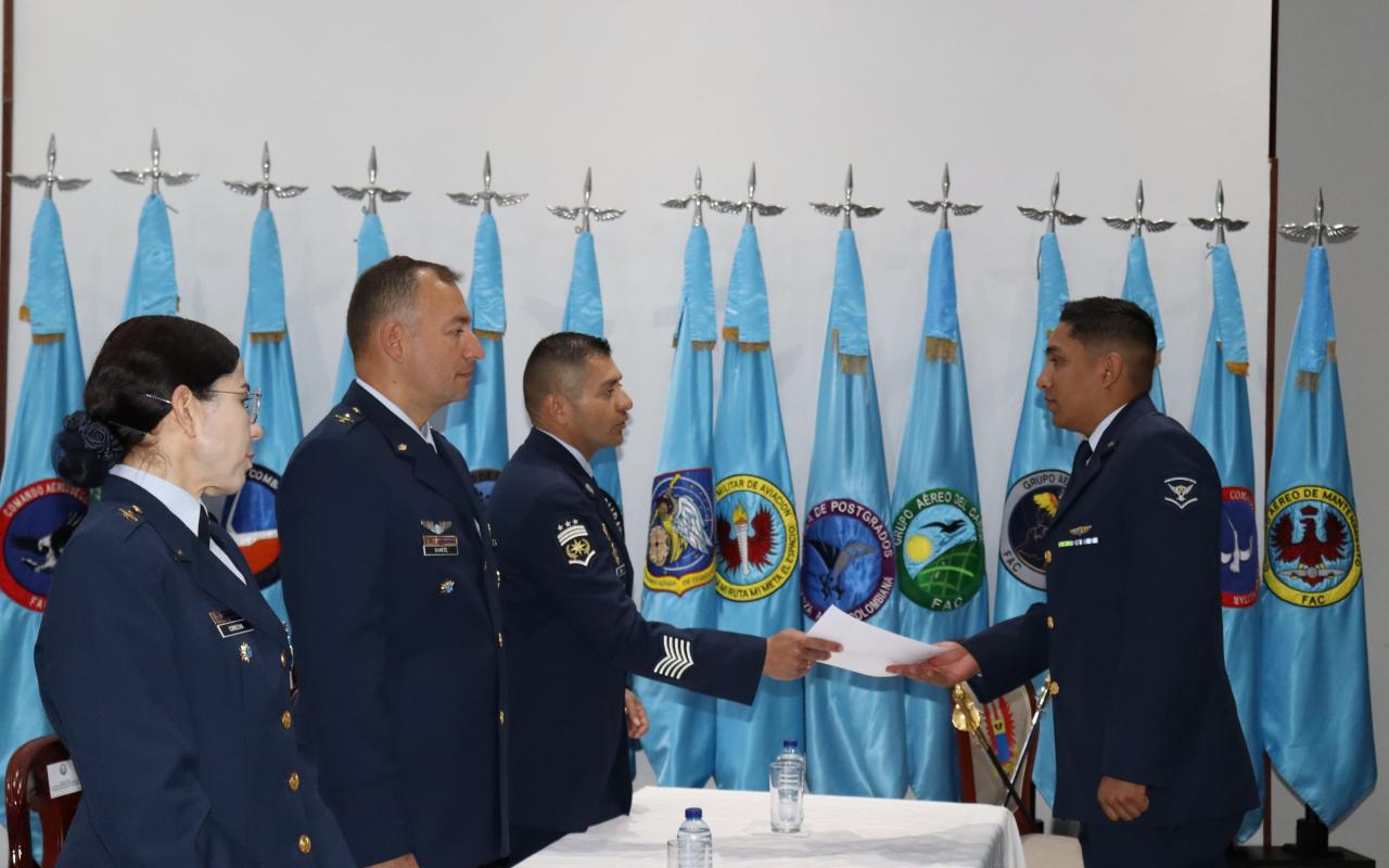 Nuevos instructores académicos fortalecen la formación militar en la Fuerza Aeroespacial