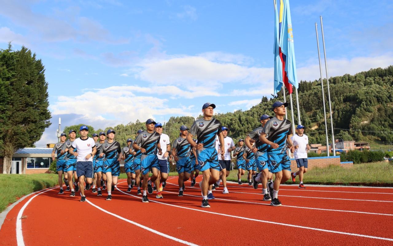 ESUFA inaugura moderna pista de atletismo para fortalecer la formación y el bienestar del personal ESUFA inaugura moderna pista de atletismo para fortalecer la formación y el bienestar del personal