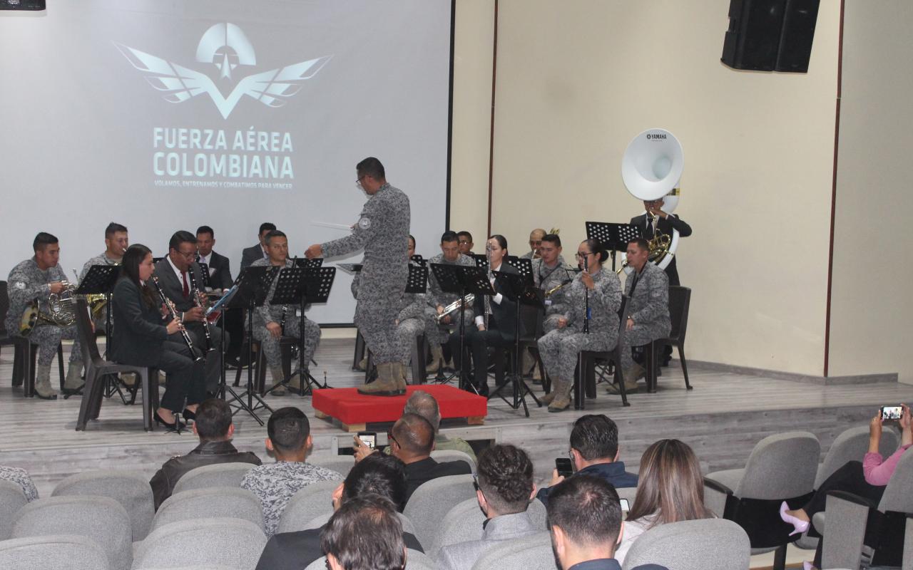 Periodistas de Cundinamarca conmemoraron su día en la Escuela de Suboficiales de la Fuerza Aérea