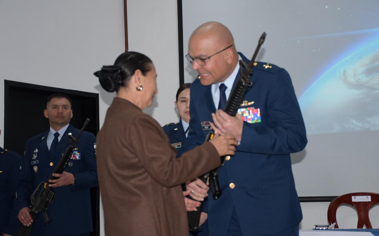 Futuros Suboficiales del Cuerpo Administrativo realizaron Juramento de Bandera