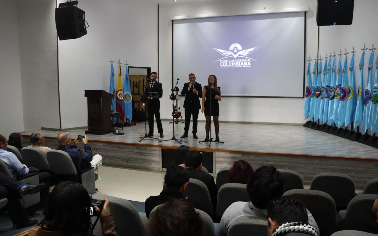 Periodistas de la Sabana de Occidente, conmemoraron su día con la Fuerza Aeroespacial