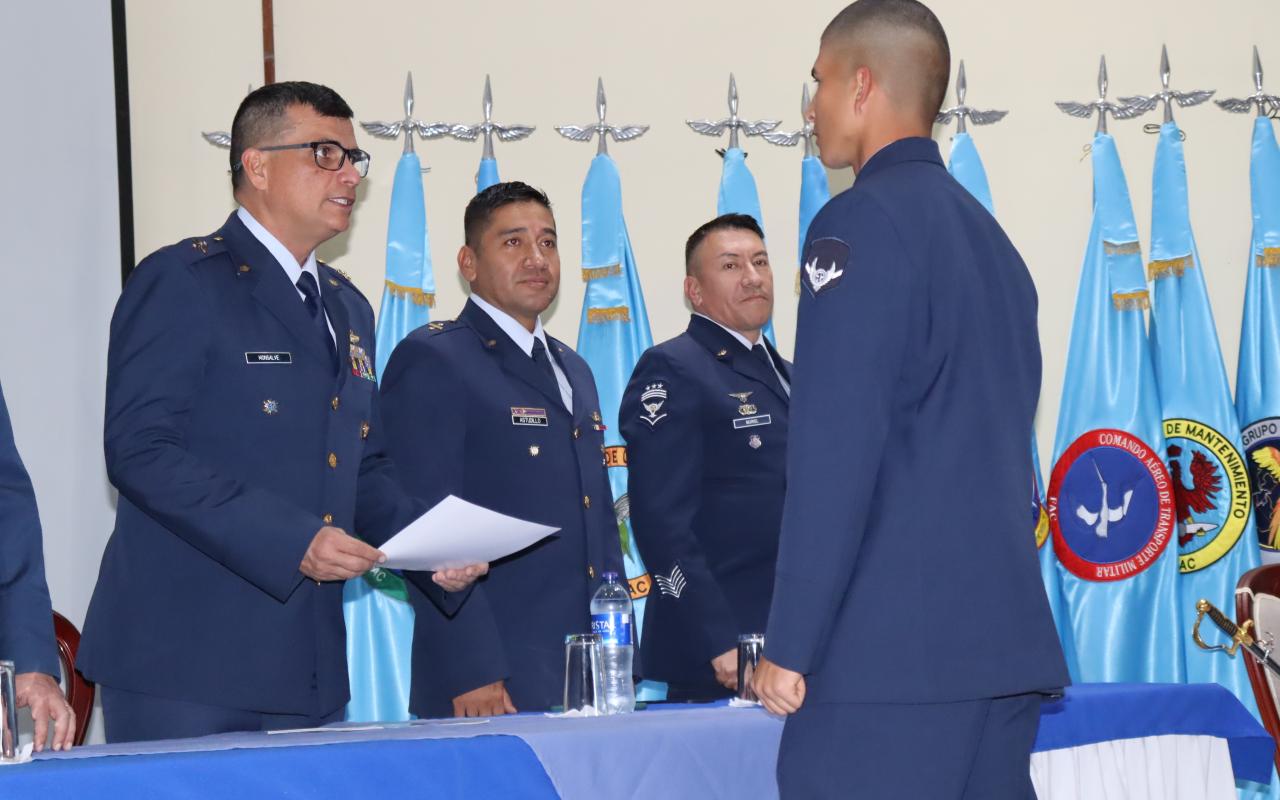 Militares realizan Diplomado de Observación del Tiempo para fortalecer la seguridad de  aeronaves y tripulaciones de la Institución