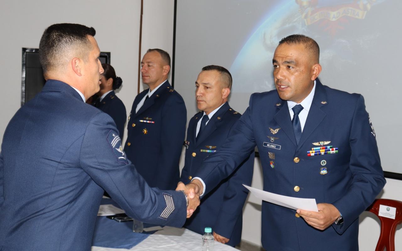 Nuevos instructores académicos fortalecen formación integral en la Fuerza Aeroespacial