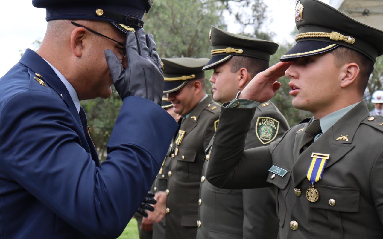 Oficiales y Suboficiales recibieron la medalla en Mosquera por su vocación de servicio