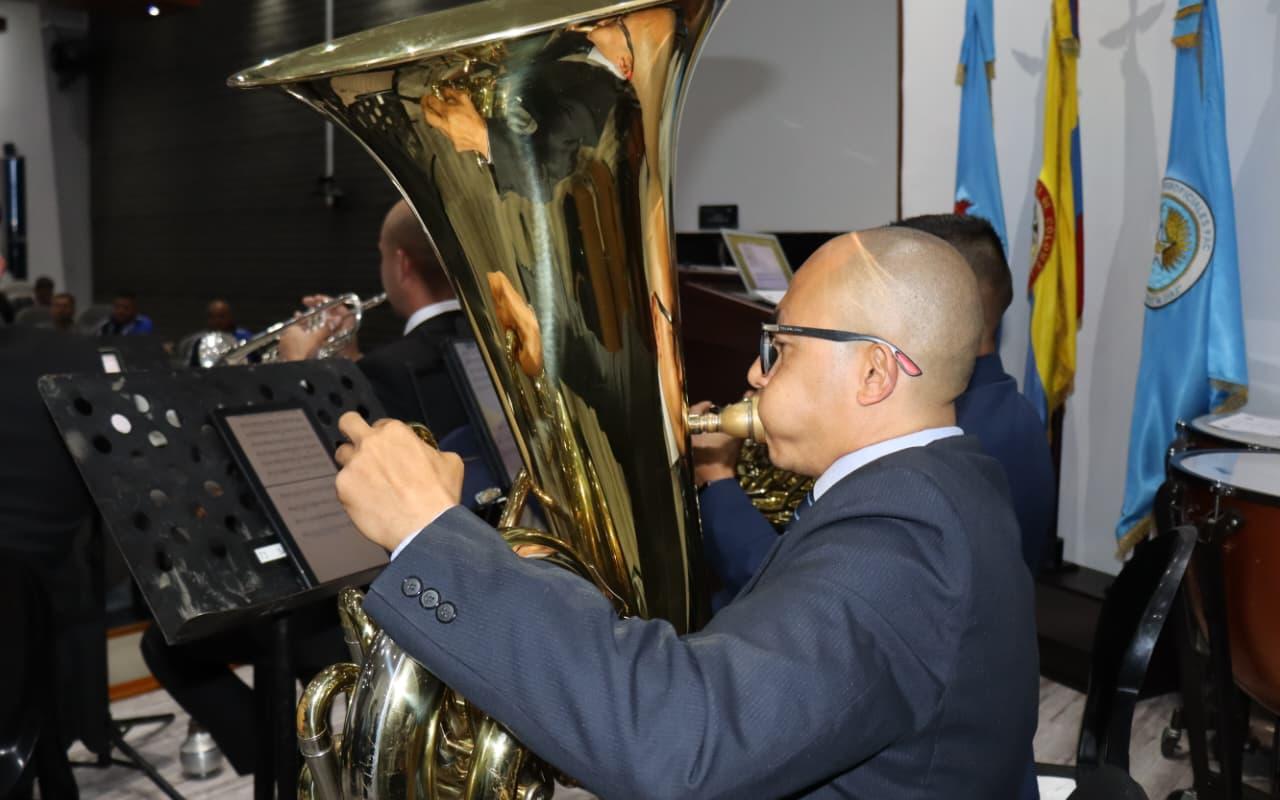 Músicos militares conmemoran su día con taller sinfónico inspirado en el tango 