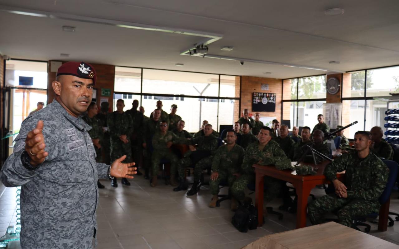 Suboficiales fortalecieron su liderazgo y conocimientos durante visita geoestratégica a la ESUFA