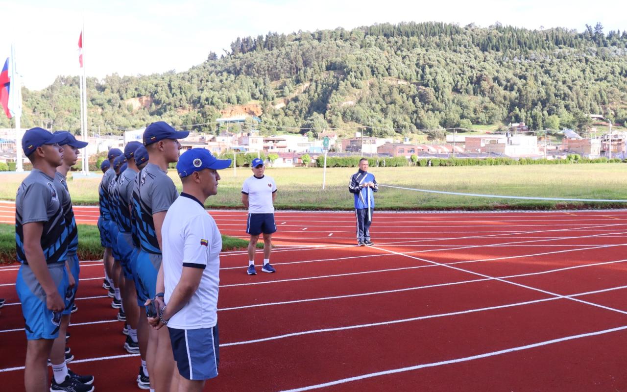ESUFA inaugura moderna pista de atletismo para fortalecer la formación y el bienestar del personal ESUFA inaugura moderna pista de atletismo para fortalecer la formación y el bienestar del personal