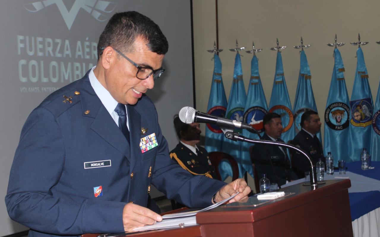 Suboficiales de la Fuerza Aérea de Perú reciben el título de Instructores Académicos en la ESUFA 