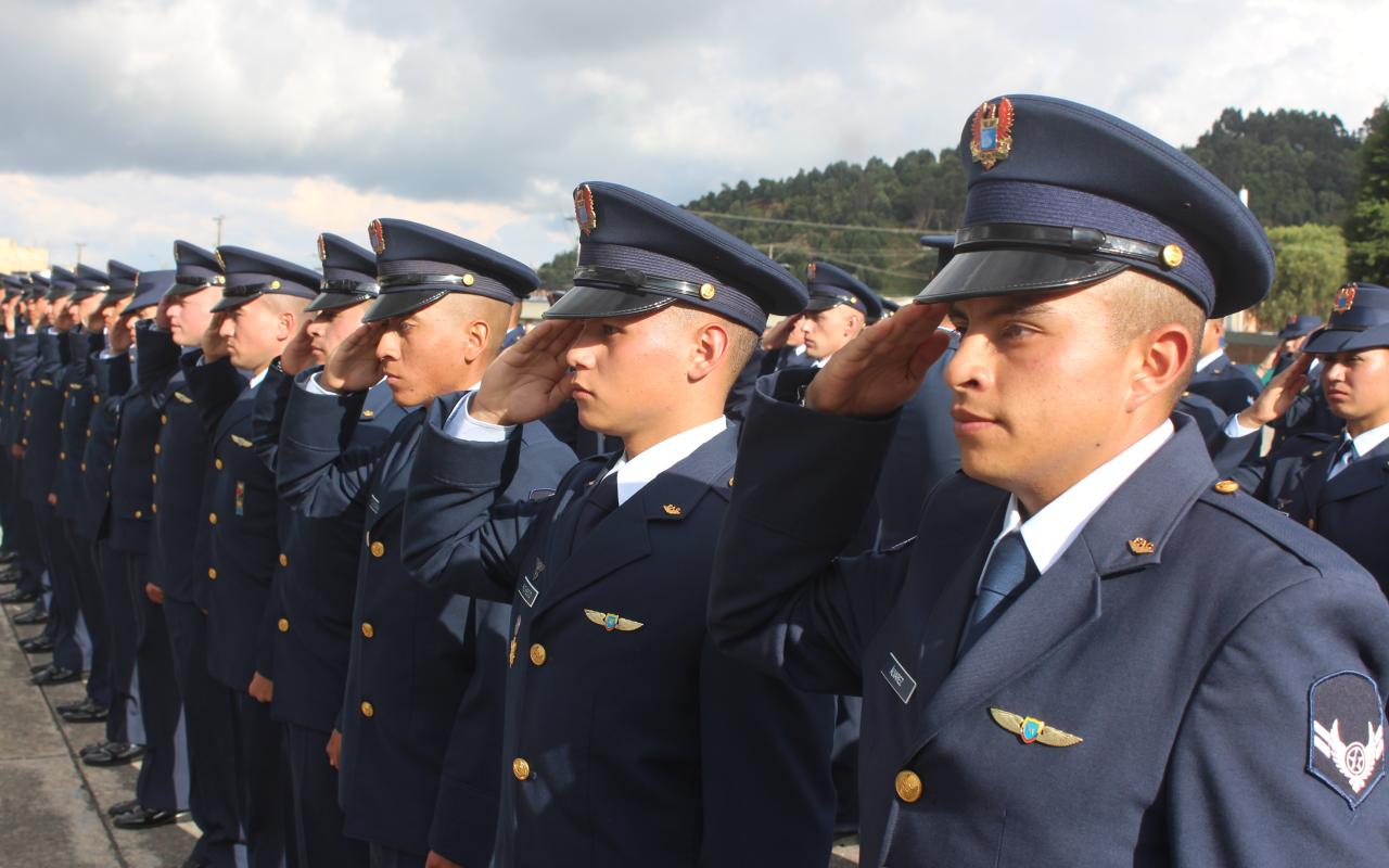Tradicional ceremonia de imposición de alas de especialidad a futuros Suboficiales de la Fuerza Aérea