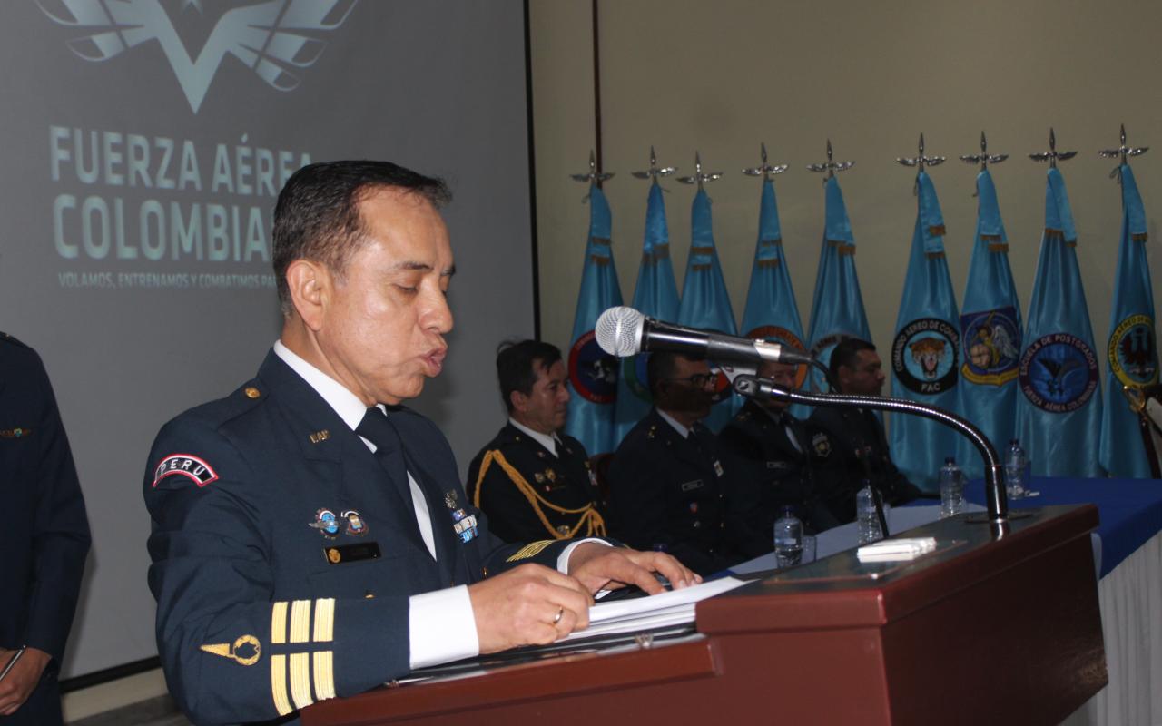 Suboficiales de la Fuerza Aérea de Perú reciben el título de Instructores Académicos en la ESUFA 