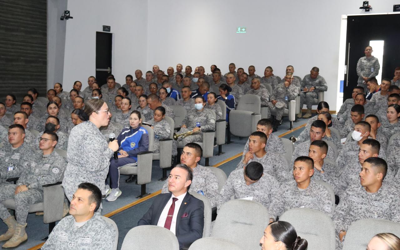 Mujer Militar: pilar de liderazgo y transformación en las Fuerzas Armadas
