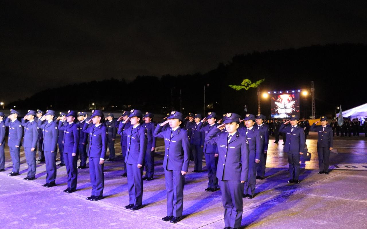 El aniversario 93° de la Escuela de Suboficiales iluminó el cielo de Madrid