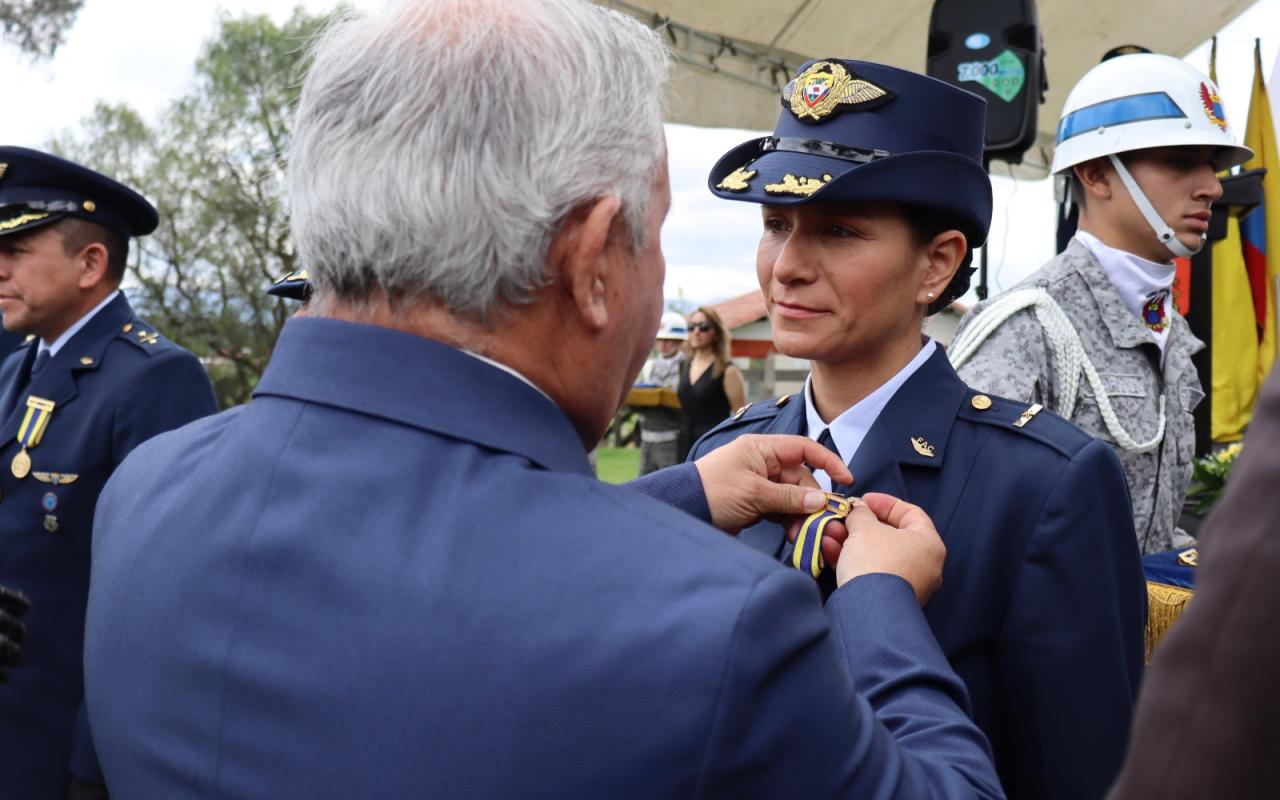 Oficiales y Suboficiales recibieron la medalla en Mosquera por su vocación de servicio