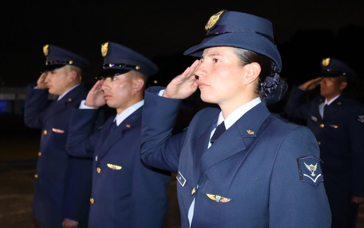 El aniversario 93° de la Escuela de Suboficiales iluminó el cielo de Madrid