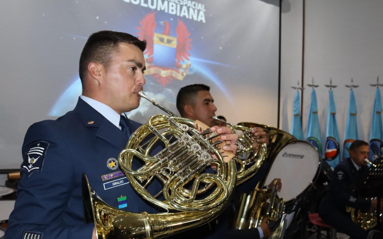 Músicos militares conmemoran su día con taller sinfónico inspirado en el tango 