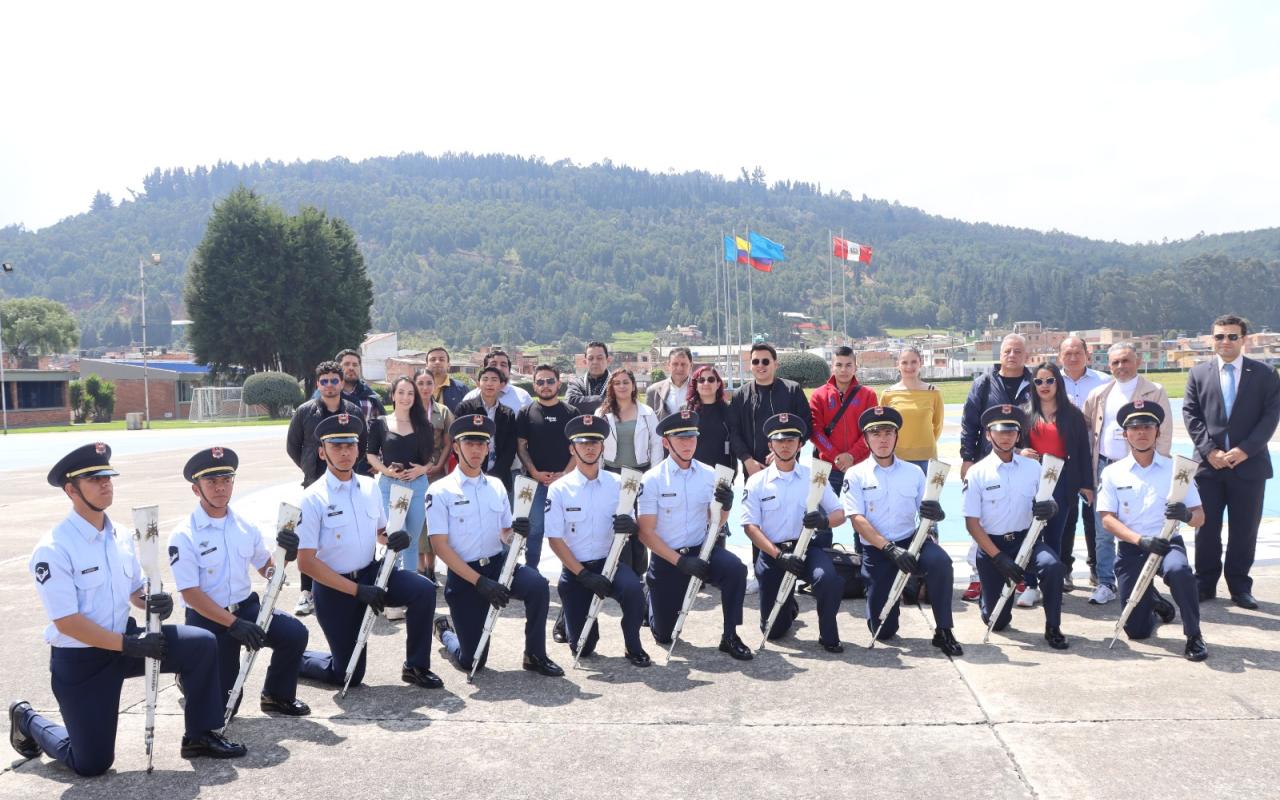 Periodistas de la Sabana de Occidente, conmemoraron su día con la Fuerza Aeroespacial