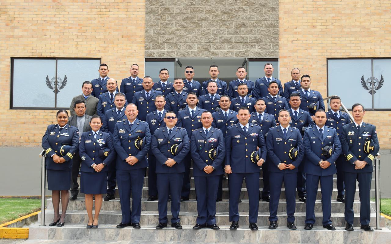 Personal militar recibe el título de Instructor Académico