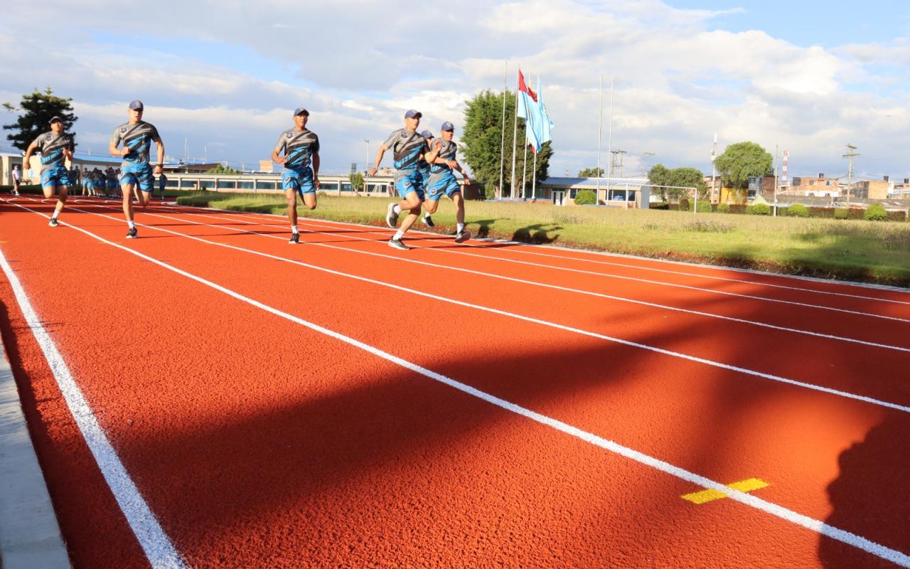 ESUFA inaugura moderna pista de atletismo para fortalecer la formación y el bienestar del personal ESUFA inaugura moderna pista de atletismo para fortalecer la formación y el bienestar del personal