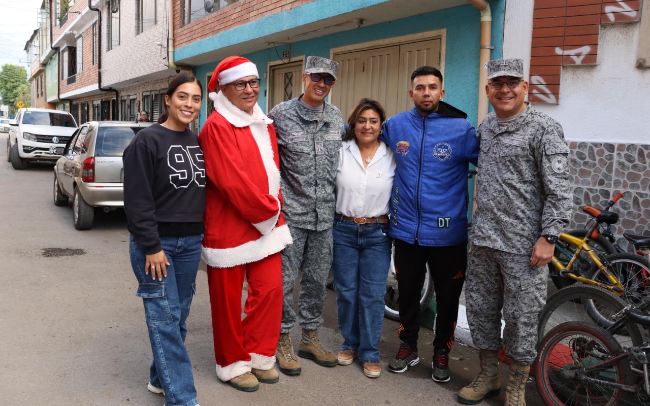 Fuerza Aeroespacial Colombiana adelantó la campaña navideña “Operación Gratitud” en Madrid, Cundinamarca